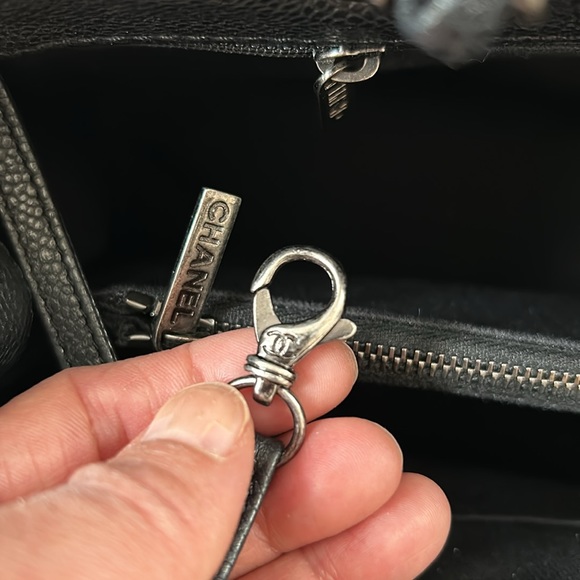 Chanel Caviar leather timeless shoulder tote - Picture 10 of 10